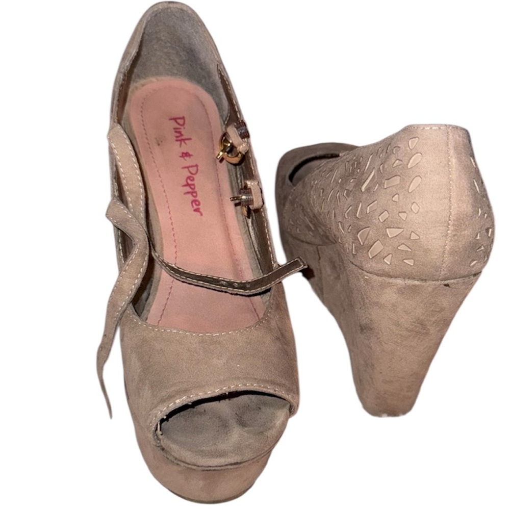 Pink & Pepper Tan Wedge Sandals Size 8